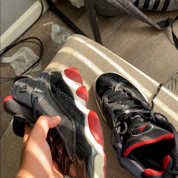 Iam selling some jordans - Picture 3 of 4